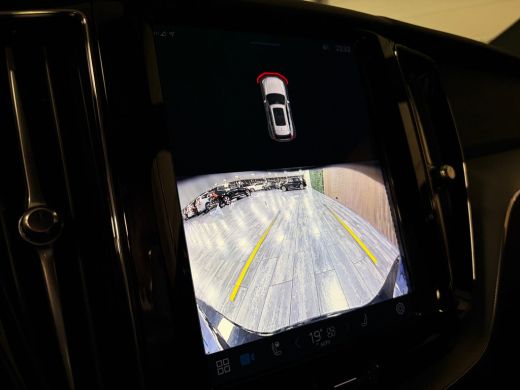 Volvo  XC60 T6 AWD Recharge Plus Black Edition Trekhaak | Michelin All Season banden | Harman Kardon | 21 Inc... ActivLease financial lease