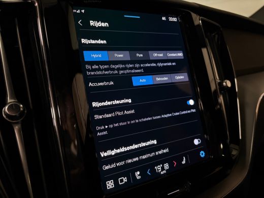 Volvo  XC60 T6 AWD Recharge Plus Black Edition Trekhaak | Michelin All Season banden | Harman Kardon | 21 Inc... ActivLease financial lease