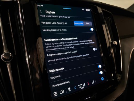 Volvo  XC60 T6 AWD Recharge Plus Black Edition Trekhaak | Michelin All Season banden | Harman Kardon | 21 Inc... ActivLease financial lease