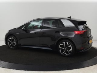 Volkswagen ID.3 First Plus 58 kWh | Trekhaak | Stoel & stuurverwarming | Camera | Adaptive cruise | Sfeerverlicht...