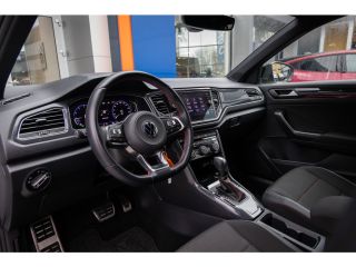 Volkswagen T-Roc 1.5 TSI Sport Business R | Trekhaak | Cruise adaptief | Camera | Stoelverwarming | Keyless | Navi...