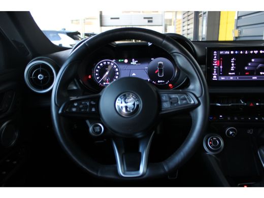 Alfa Romeo Tonale Edizione Speciale 280PK Plug-In Hybride | Panorama dak | Lederen bekleding | Stoel- & en stuurver... ActivLease financial lease