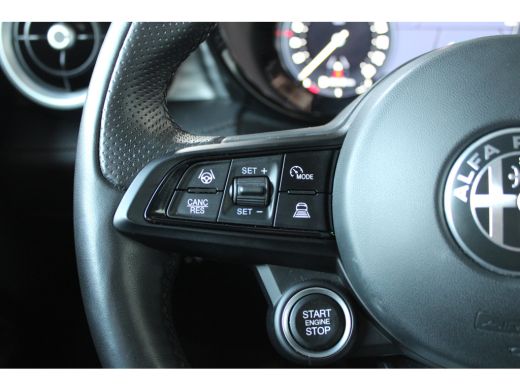 Alfa Romeo Tonale Edizione Speciale 280PK Plug-In Hybride | Panorama dak | Lederen bekleding | Stoel- & en stuurver... ActivLease financial lease