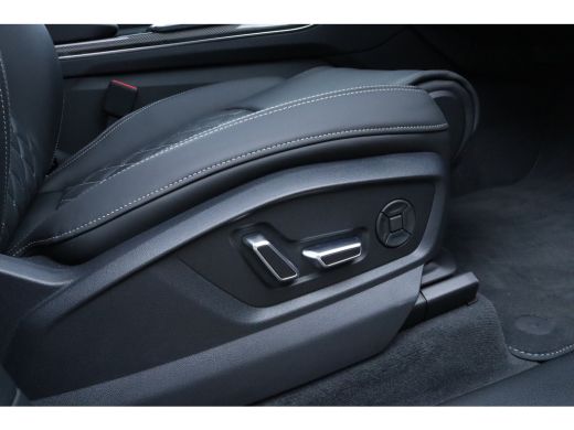 Audi Q8 60 TFSI e quattro Pro Line S Competition Carbon | Trekhaak | Pano | ACC | Valcona Leder | Luchtve... ActivLease financial lease