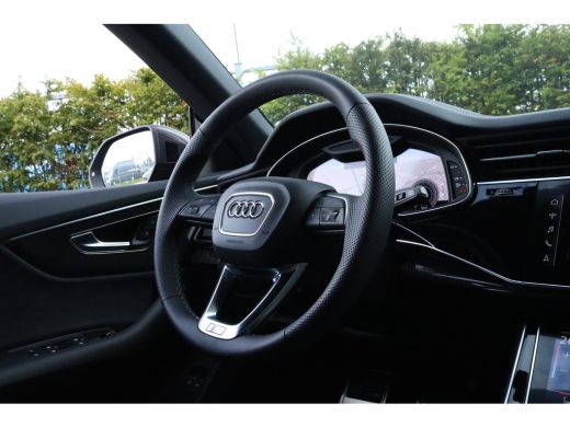 Audi Q8 60 TFSI e quattro Pro Line S Competition Carbon | Trekhaak | Pano | ACC | Valcona Leder | Luchtve... ActivLease financial lease
