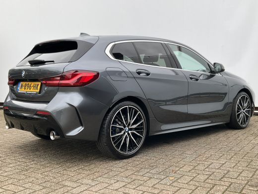 BMW 1 Serie 120i M-Sport Automaat Pano.dak Leer Stoel/Stuurverw HUD Carplay Stoelverw Led VOL! ActivLease financial lease