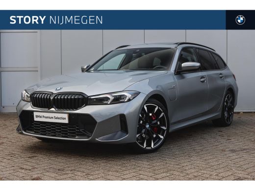 BMW 3 Serie Touring 330e High Executive M Sport Automaat / Panoramadak / Trekhaak / Sportstoelen / Adaptieve ...