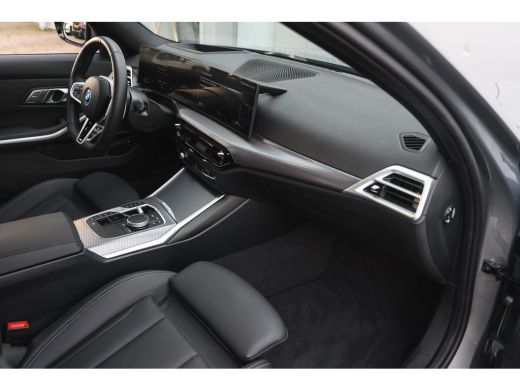 BMW 3 Serie Touring 330e High Executive M Sport Automaat / Panoramadak / Trekhaak / Sportstoelen / Adaptieve ... ActivLease financial lease