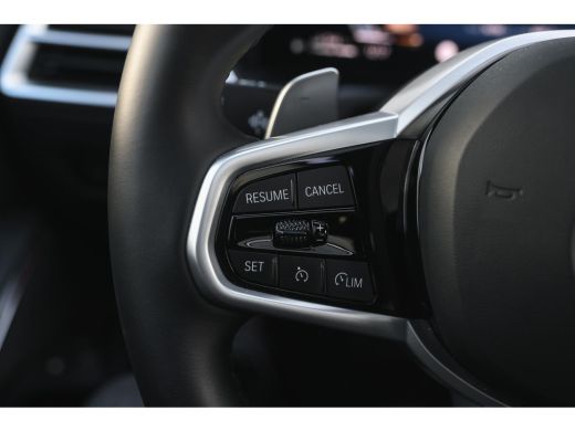 BMW 3 Serie Touring 330e High Executive M Sport Automaat / Panoramadak / Trekhaak / Sportstoelen / Adaptieve ... ActivLease financial lease