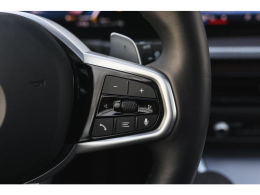 BMW 3 Serie Touring 330e High Executive M Sport Automaat / Panoramadak / Trekhaak / Sportstoelen / Adaptieve ... ActivLease financial lease