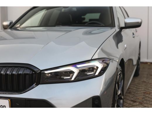 BMW 3 Serie Touring 330e High Executive M Sport Automaat / Panoramadak / Trekhaak / Sportstoelen / Adaptieve ... ActivLease financial lease
