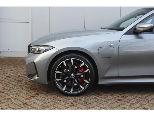 BMW 3 Serie Touring 330e High Executive M Sport Automaat / Panoramadak / Trekhaak / Sportstoelen / Adaptieve ... ActivLease financial lease