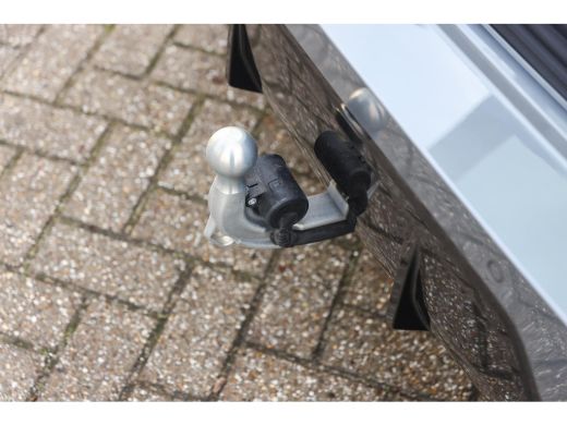 BMW 3 Serie Touring 330e High Executive M Sport Automaat / Panoramadak / Trekhaak / Sportstoelen / Adaptieve ... ActivLease financial lease