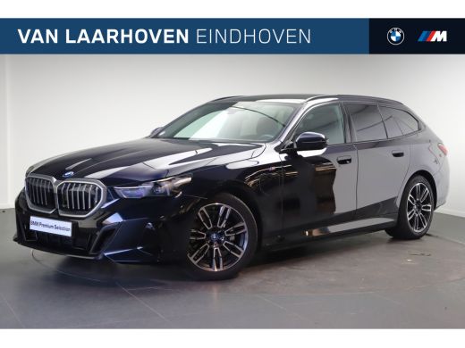 BMW 5 Serie Touring 530e M Sport Automaat / Panoramadak / Trekhaak / Achteruitrijcamera / M Sportonderstel / ...