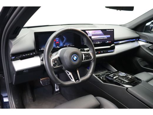 BMW 5 Serie Touring 530e M Sport Automaat / Panoramadak / Trekhaak / Achteruitrijcamera / M Sportonderstel / ... ActivLease financial lease