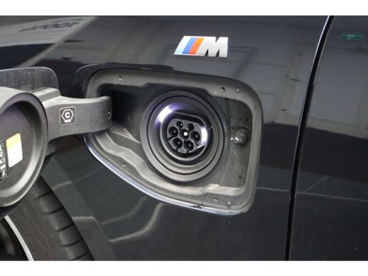 BMW 5 Serie Touring 530e M Sport Automaat / Panoramadak / Trekhaak / Achteruitrijcamera / M Sportonderstel / ... ActivLease financial lease