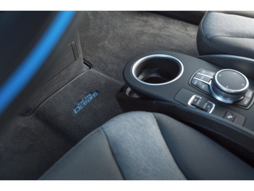 BMW i3 Executive 120Ah 42 kWh"For The Oceans"/Schuifdak/Carplay/W-pomp/3-Fase/20"Jet-black ActivLease financial lease