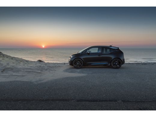 BMW i3 Executive 120Ah 42 kWh"For The Oceans"/Schuifdak/Carplay/W-pomp/3-Fase/20"Jet-black ActivLease financial lease