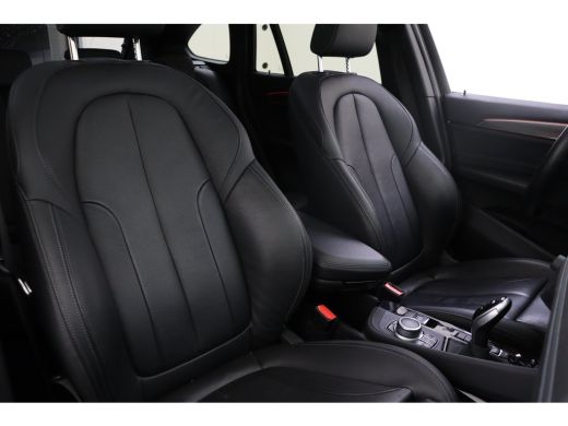 BMW X1 sDrive20i High Executive xLine Automaat / Trekhaak / Sportstoelen / Achteruitrijcamera / Comfort ... ActivLease financial lease