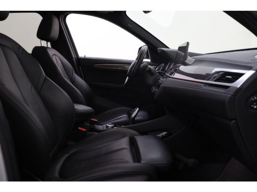 BMW X1 sDrive20i High Executive xLine Automaat / Trekhaak / Sportstoelen / Achteruitrijcamera / Comfort ... ActivLease financial lease