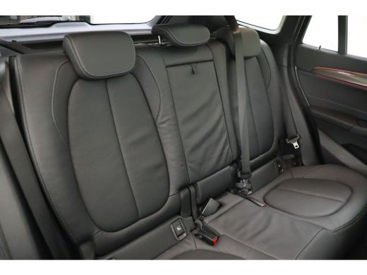 BMW X1 sDrive20i High Executive xLine Automaat / Trekhaak / Sportstoelen / Achteruitrijcamera / Comfort ... ActivLease financial lease