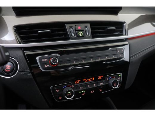 BMW X1 sDrive20i High Executive xLine Automaat / Trekhaak / Sportstoelen / Achteruitrijcamera / Comfort ... ActivLease financial lease