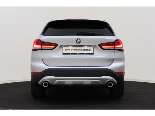 BMW X1 sDrive20i High Executive xLine Automaat / Trekhaak / Sportstoelen / Achteruitrijcamera / Comfort ... ActivLease financial lease