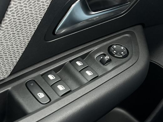 Citroën C4 1.2 Puretech Shine | Pano | Winter Pack | Camera | ACC ActivLease financial lease