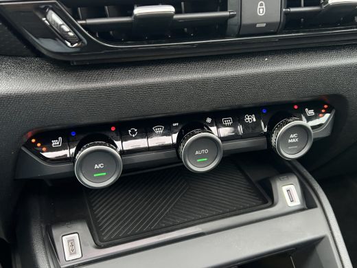 Citroën C4 1.2 Puretech Shine | Pano | Winter Pack | Camera | ACC ActivLease financial lease