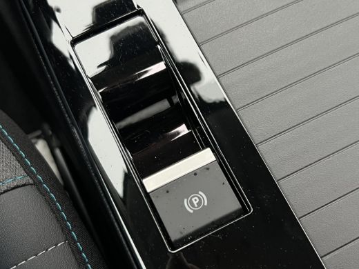 Citroën C4 1.2 Puretech Shine | Pano | Winter Pack | Camera | ACC ActivLease financial lease