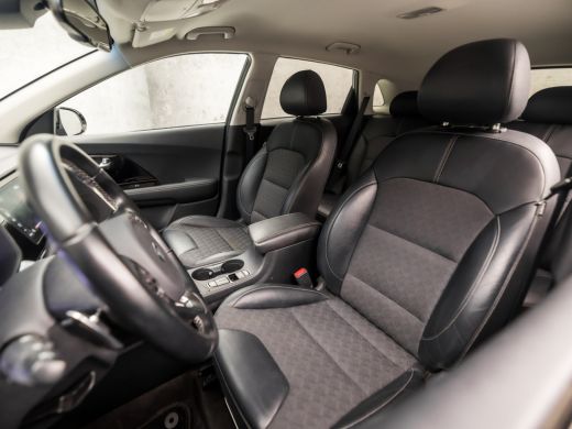 Kia Niro 1.6 GDi Hybrid DynamicLine Automaat (APPLE CARPLAY, GROOT NAVI, CAMERA, LEDER, SPORTSTOELEN, ADAP... ActivLease financial lease