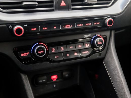 Kia Niro 1.6 GDi Hybrid DynamicLine Automaat (APPLE CARPLAY, GROOT NAVI, CAMERA, LEDER, SPORTSTOELEN, ADAP... ActivLease financial lease
