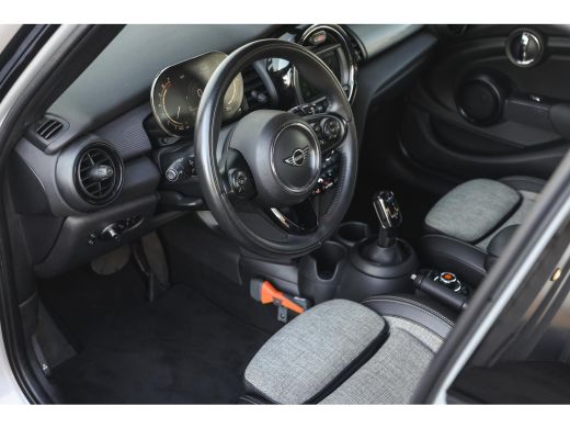 Mini Cooper Cooper Automaat / Pepper / Comfort Access / LED / Navigatiesysteem / Airconditioning / Cruise Con... ActivLease financial lease