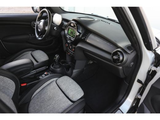 Mini Cooper Cooper Automaat / Pepper / Comfort Access / LED / Navigatiesysteem / Airconditioning / Cruise Con... ActivLease financial lease