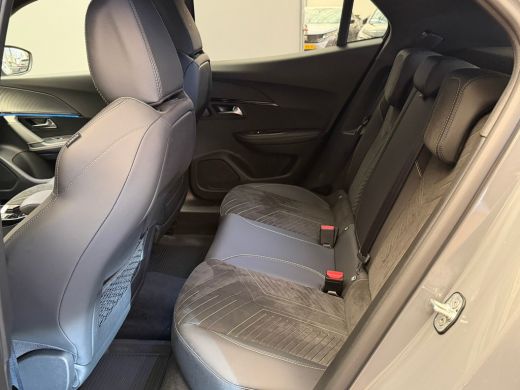 Peugeot 2008 1.2 Hybrid 145 GT Elek. Voorstoel | Voorstoelen Verwarmd | Massage | Camera | LED | Digitaal Dash... ActivLease financial lease