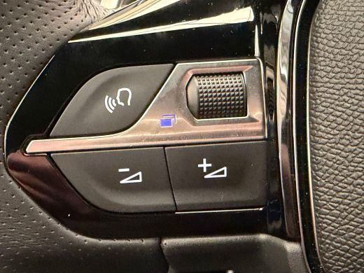 Peugeot 2008 1.2 Hybrid 145 GT Elek. Voorstoel | Voorstoelen Verwarmd | Massage | Camera | LED | Digitaal Dash... ActivLease financial lease