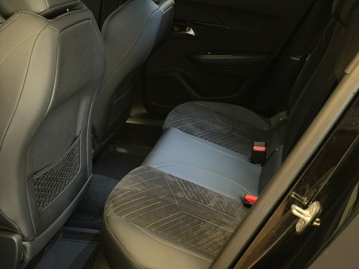 Peugeot 2008 1.2 Hybrid 145 GT Elek. Voorstoel | Voorstoelen Verwarmd | Massage | Camera | LED | Digitaal Dash... ActivLease financial lease
