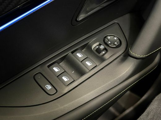 Peugeot 2008 1.2 Hybrid 145 GT Elek. Voorstoel | Voorstoelen Verwarmd | Massage | Camera | LED | Digitaal Dash... ActivLease financial lease