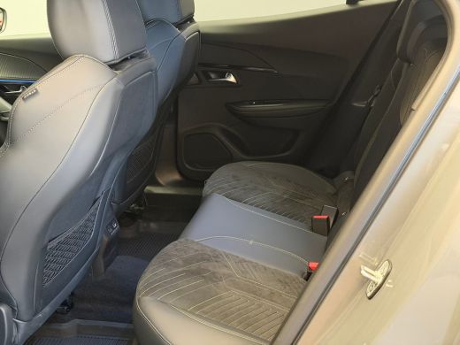 Peugeot 2008 1.2 Hybrid 145 GT Elek. Voorstoel | Voorstoelen Verwarmd | Massage | Camera | LED | Digitaal Dash... ActivLease financial lease