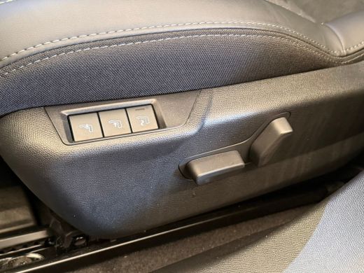 Peugeot 2008 1.2 Hybrid 145 GT Elek. Voorstoel | Voorstoelen Verwarmd | Massage | Camera | LED | Digitaal Dash... ActivLease financial lease