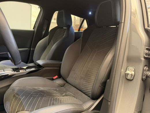 Peugeot 2008 1.2 Hybrid 145 GT Elek. Voorstoel | Voorstoelen Verwarmd | Massage | Camera | LED | Digitaal Dash... ActivLease financial lease