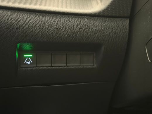 Peugeot 2008 1.2 Hybrid 145 GT Elek. Voorstoel | Voorstoelen Verwarmd | Massage | Camera | LED | Digitaal Dash... ActivLease financial lease