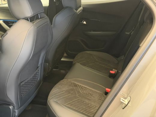 Peugeot 2008 1.2 Hybrid 145 GT Elek. Voorstoel | Voorstoelen Verwarmd | Massage | Camera | LED | Digitaal Dash... ActivLease financial lease