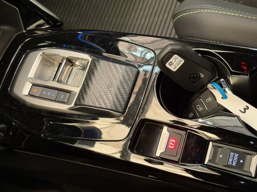 Peugeot 2008 1.2 Hybrid 145 GT Elek. Voorstoel | Voorstoelen Verwarmd | Massage | Camera | LED | Digitaal Dash... ActivLease financial lease