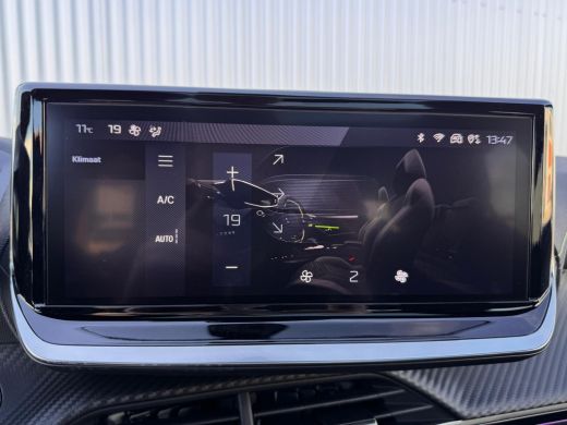 Peugeot 208 Hybrid 100PK e-DCS6 GT Automaat | Panoramadak | Camera | Sfeerverlichting | Draadloze Apple Carpl... ActivLease financial lease