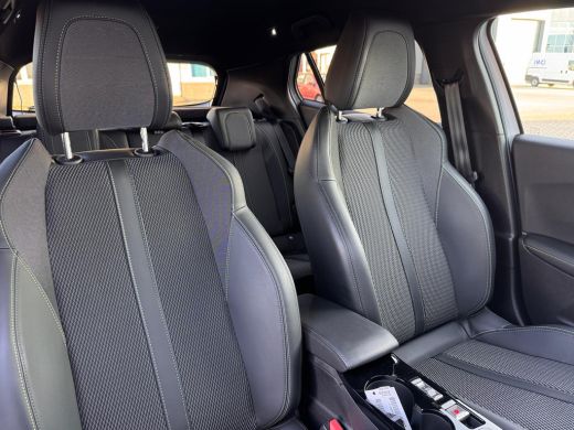 Peugeot e-2008 EV GT 54 kWh 156PK | Sfeerverlichting | Navigatie | Apple Carplay / Android Auto | Camera | Keyle... ActivLease financial lease