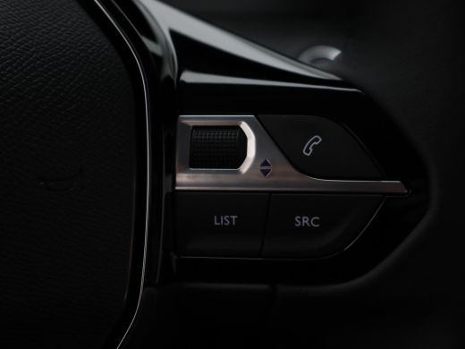 Peugeot e-208 EV Allure Avantage 51 kWh | 11 kW lader | Achterbank in delen neerklapbaar | Achterruitverwarming ActivLease financial lease