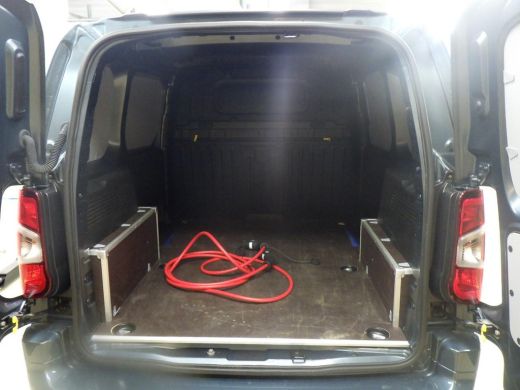 Peugeot e-Partner 50 kWh 3-ZITS | DRAADLOOS CARPLAY | NAVI 10" | RIJKLAARPRIJS!! ActivLease financial lease