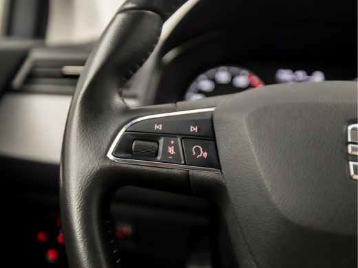 Seat Ibiza 1.0 TSI Sport (APPLE CARPLAY, GROOT NAVI, CLIMATE, CAMERA, SPORTSTOELEN, GETINT GLAS, PARKEERSENS... ActivLease financial lease