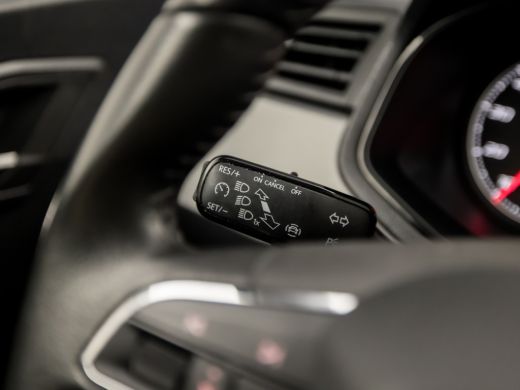 Seat Ibiza 1.0 TSI Sport (APPLE CARPLAY, GROOT NAVI, CLIMATE, CAMERA, SPORTSTOELEN, GETINT GLAS, PARKEERSENS... ActivLease financial lease